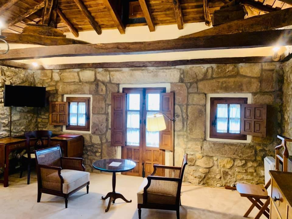 Posada La Torre De La Quintana Liendo Eksteriør bilde